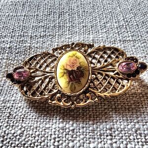 Vintage 1928 flower Broach. Goldstone with sidestones of pink/purple.